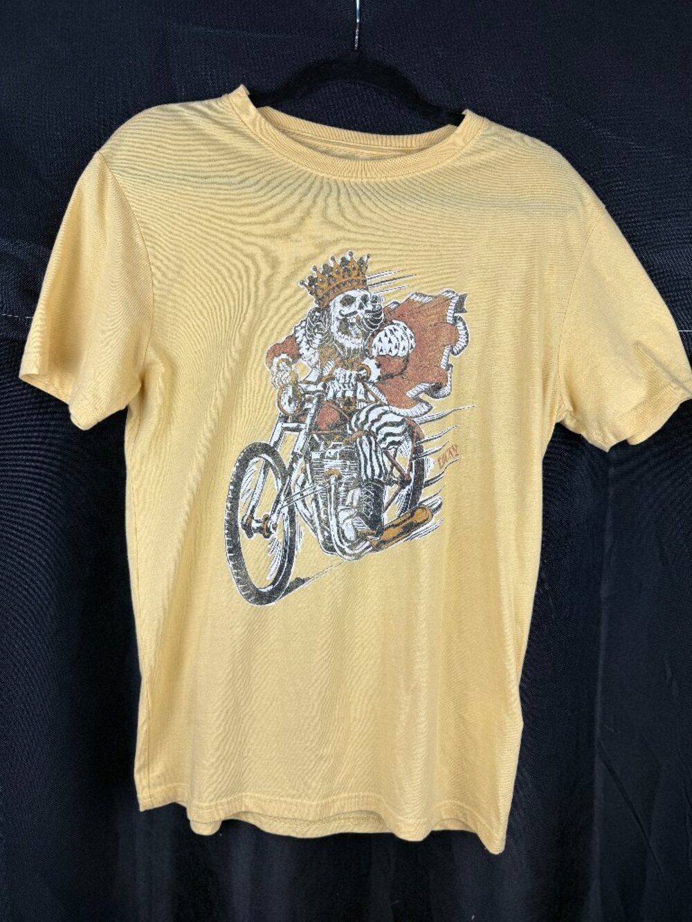 Lucky Brand T-Shirt (Size Small)